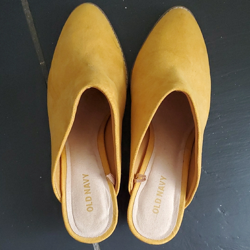 Old Navy Women's Mustard Yellow Mules Clogs Heels with Suede Like Sz 7 Western - Picture 7 of 11